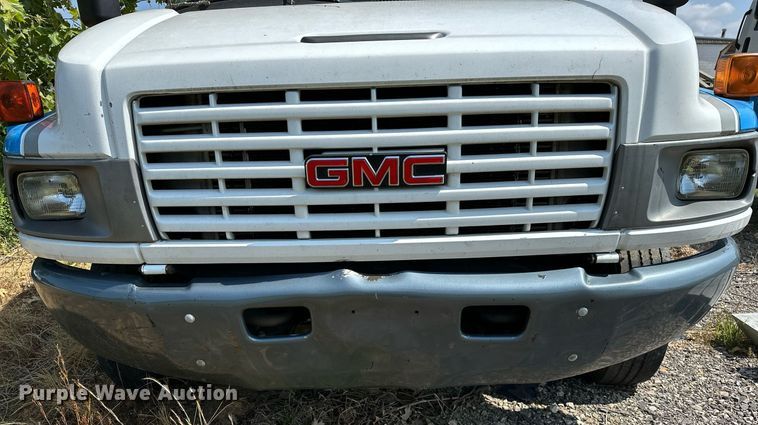 image for item OC9049 2009 GMC C5500  truck cab and chassis