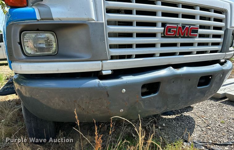 image for item OC9049 2009 GMC C5500  truck cab and chassis