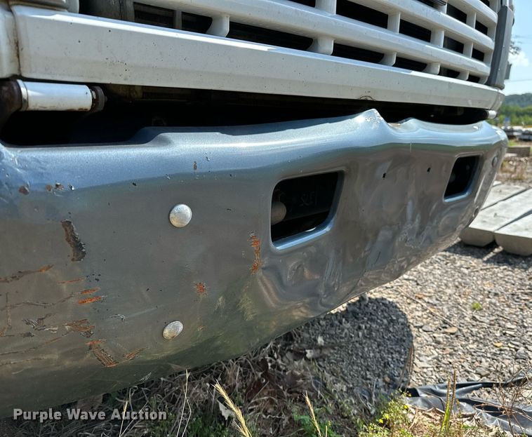 image for item OC9049 2009 GMC C5500  truck cab and chassis