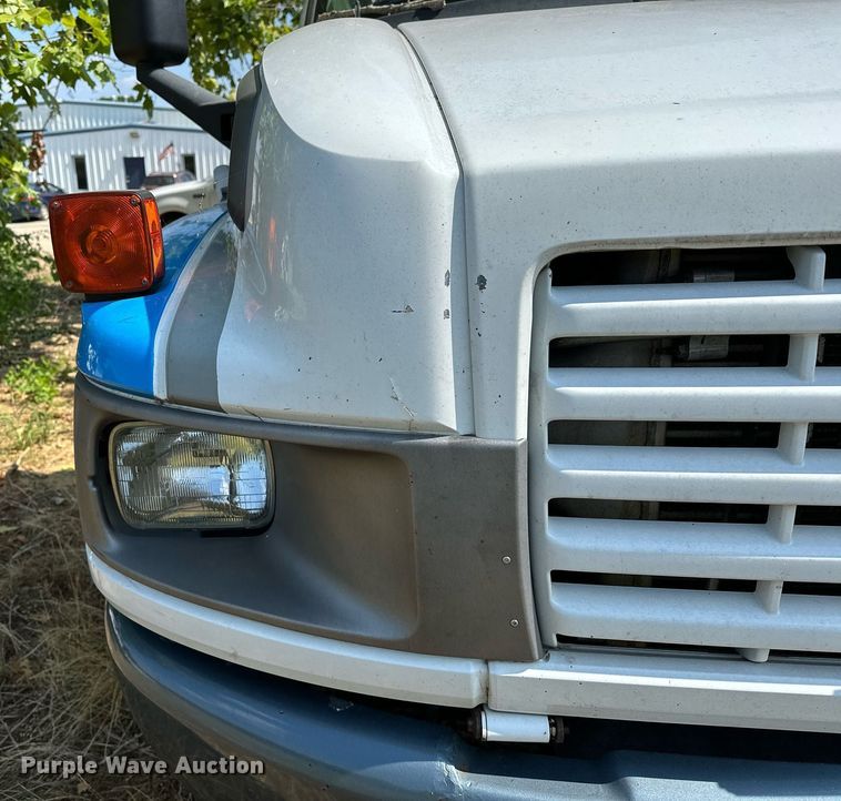 image for item OC9049 2009 GMC C5500  truck cab and chassis