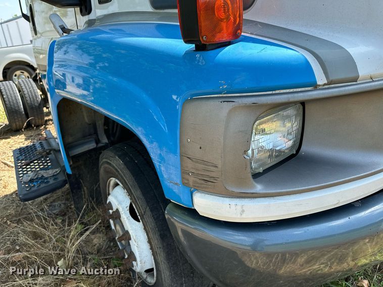 image for item OC9049 2009 GMC C5500  truck cab and chassis