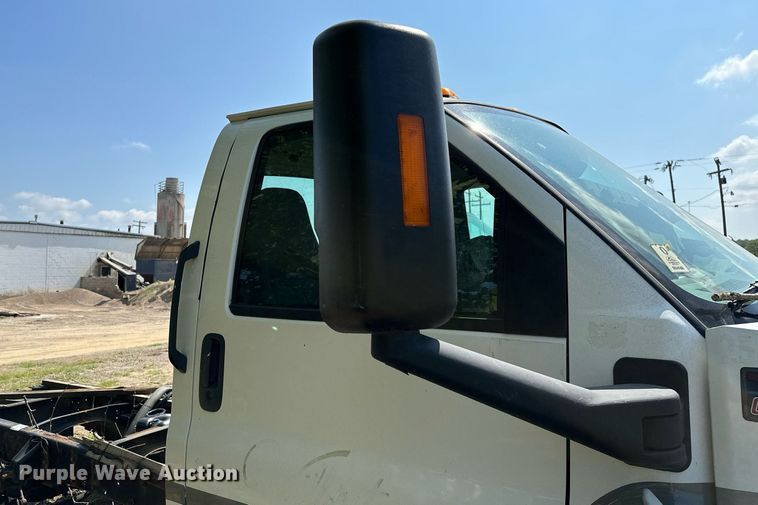 image for item OC9049 2009 GMC C5500  truck cab and chassis