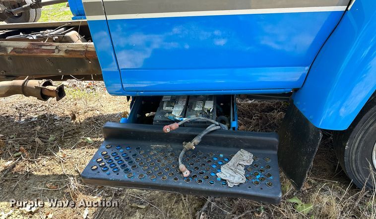 image for item OC9049 2009 GMC C5500  truck cab and chassis