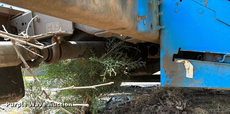 image for item OC9049 2009 GMC C5500  truck cab and chassis