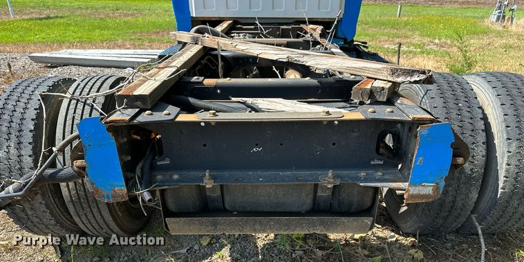 image for item OC9049 2009 GMC C5500  truck cab and chassis