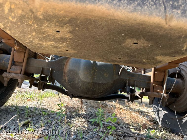 image for item OC9049 2009 GMC C5500  truck cab and chassis