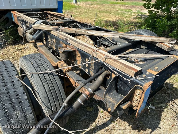 image for item OC9049 2009 GMC C5500  truck cab and chassis