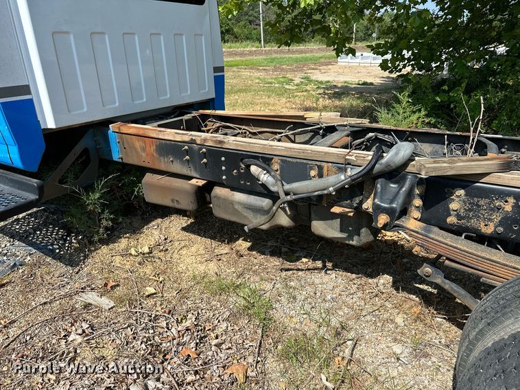 image for item OC9049 2009 GMC C5500  truck cab and chassis