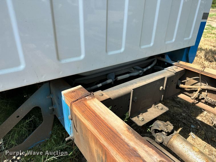 image for item OC9049 2009 GMC C5500  truck cab and chassis