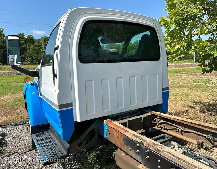 image for item OC9049 2009 GMC C5500  truck cab and chassis