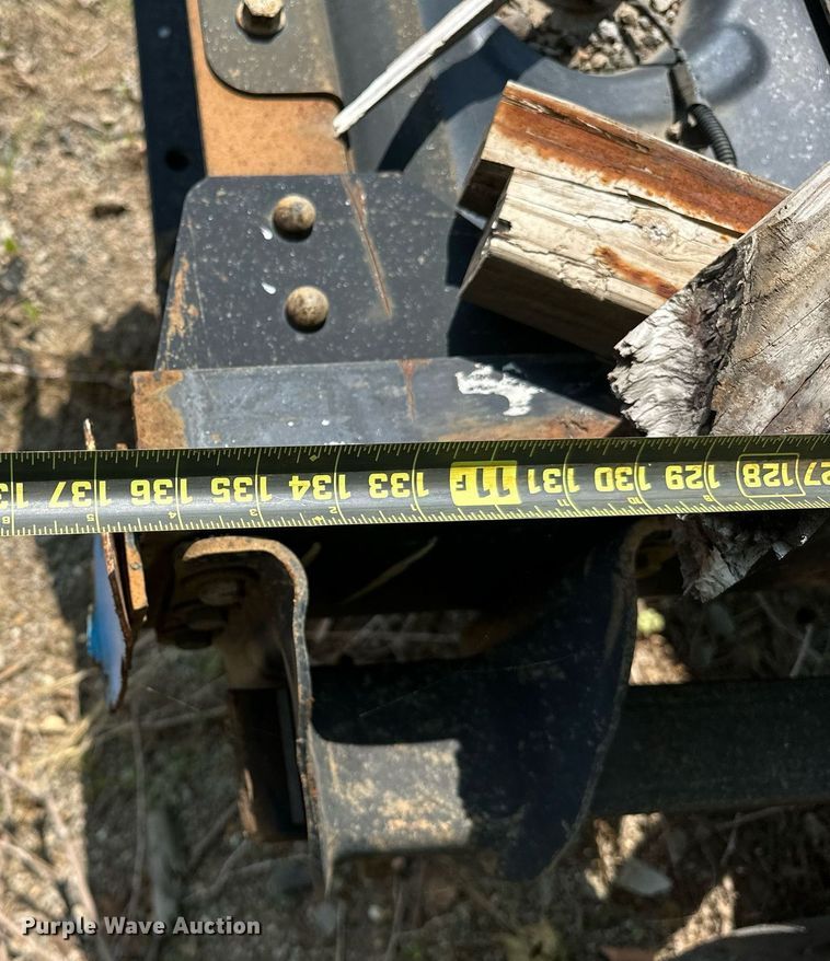 image for item OC9049 2009 GMC C5500  truck cab and chassis