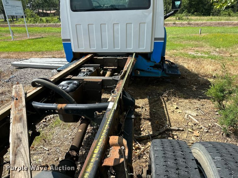 image for item OC9049 2009 GMC C5500  truck cab and chassis