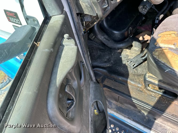 image for item OC9049 2009 GMC C5500  truck cab and chassis