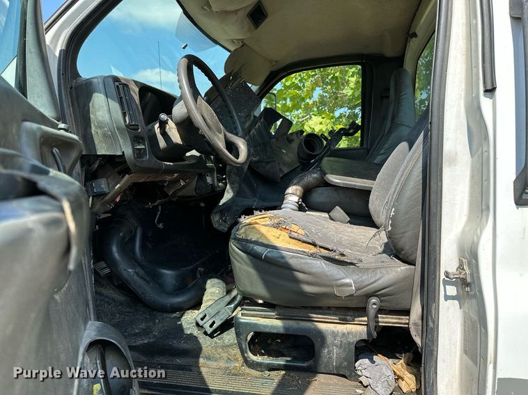 image for item OC9049 2009 GMC C5500  truck cab and chassis