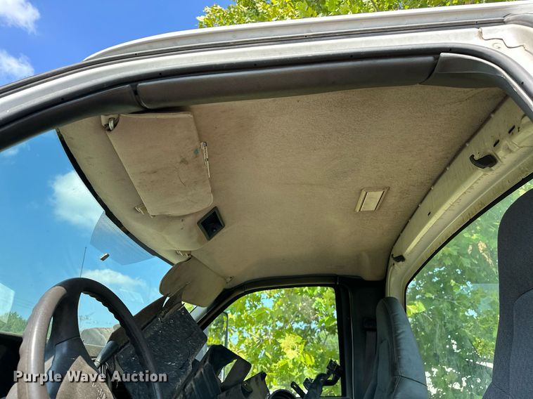 image for item OC9049 2009 GMC C5500  truck cab and chassis