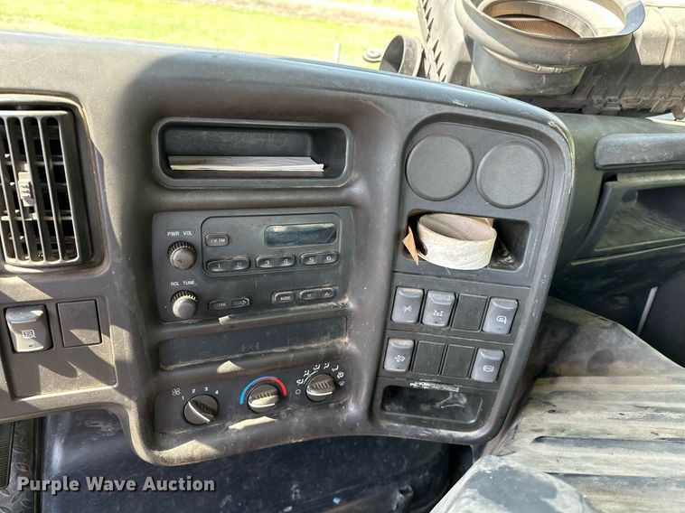 image for item OC9049 2009 GMC C5500  truck cab and chassis