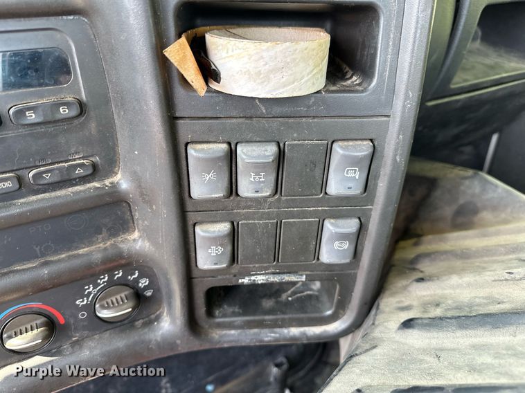 image for item OC9049 2009 GMC C5500  truck cab and chassis