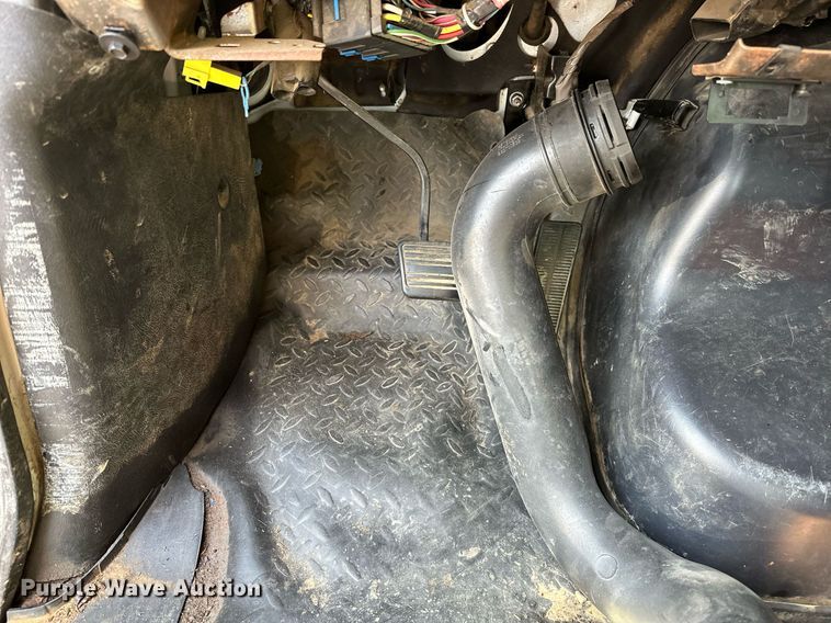 image for item OC9049 2009 GMC C5500  truck cab and chassis