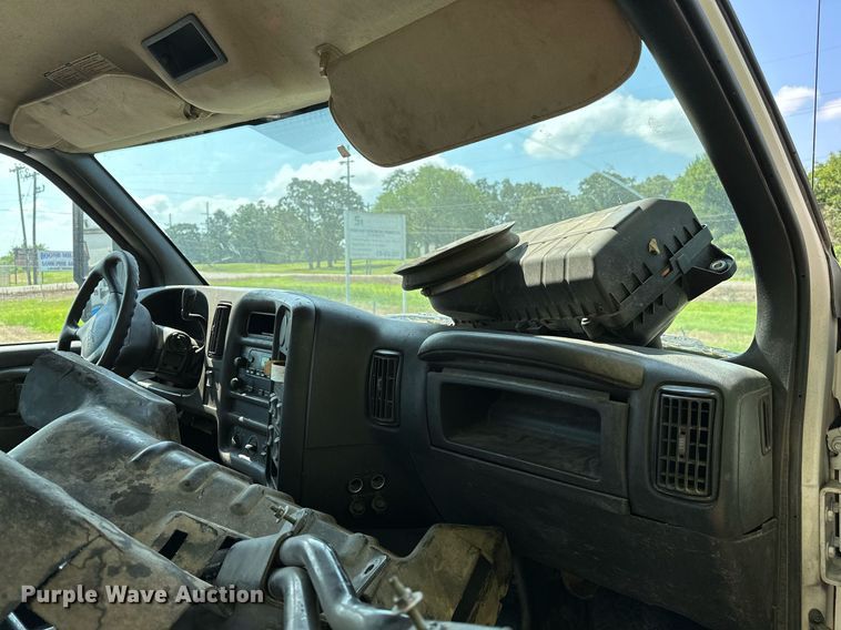 image for item OC9049 2009 GMC C5500  truck cab and chassis