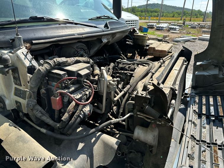 image for item OC9049 2009 GMC C5500  truck cab and chassis