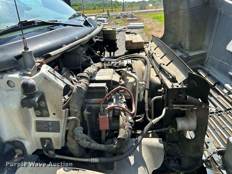 image for item OC9049 2009 GMC C5500  truck cab and chassis