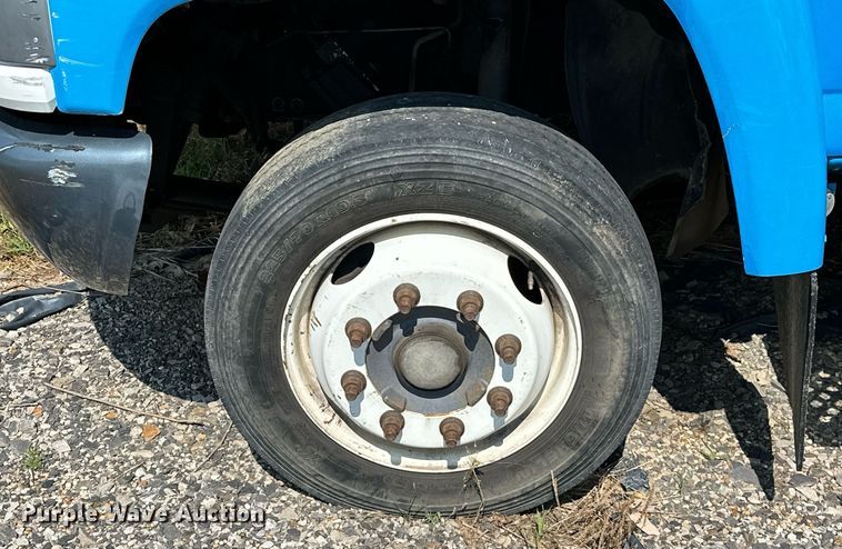 image for item OC9049 2009 GMC C5500  truck cab and chassis