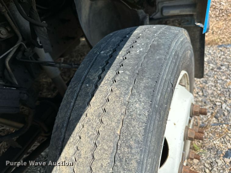 image for item OC9049 2009 GMC C5500  truck cab and chassis