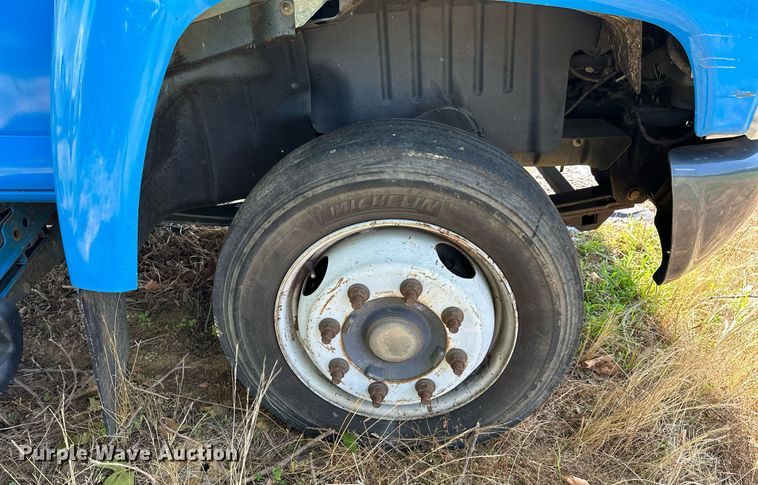 image for item OC9049 2009 GMC C5500  truck cab and chassis