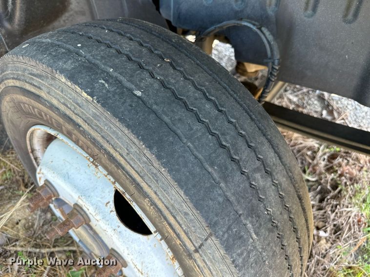 image for item OC9049 2009 GMC C5500  truck cab and chassis