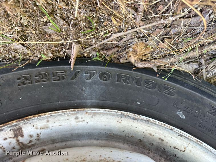 image for item OC9049 2009 GMC C5500  truck cab and chassis