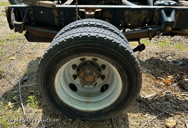 image for item OC9049 2009 GMC C5500  truck cab and chassis