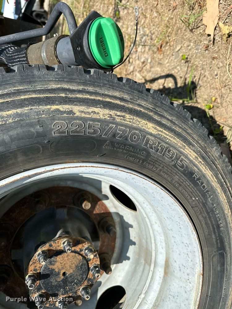 image for item OC9049 2009 GMC C5500  truck cab and chassis