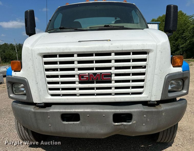 image for item OC9050 2003 GMC C7500  truck cab and chassis