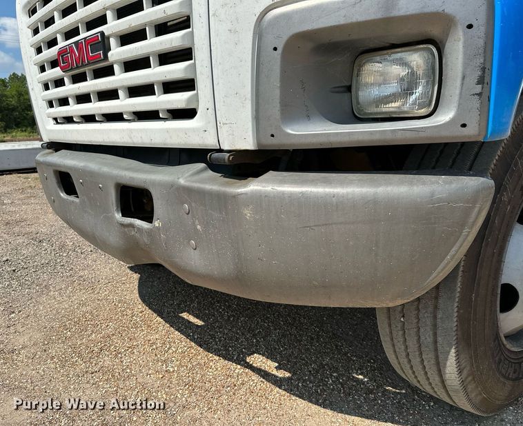 image for item OC9050 2003 GMC C7500  truck cab and chassis