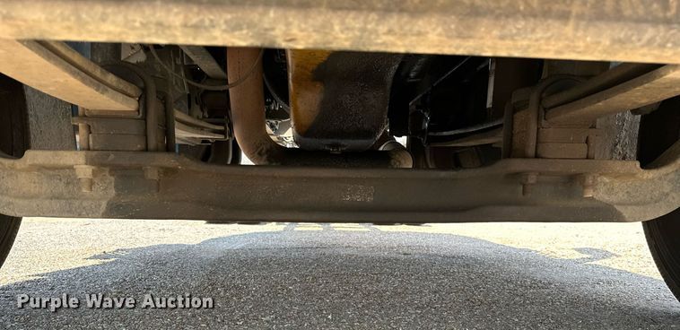 image for item OC9050 2003 GMC C7500  truck cab and chassis