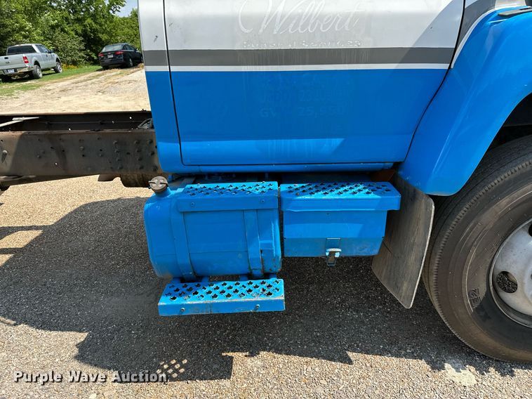 image for item OC9050 2003 GMC C7500  truck cab and chassis