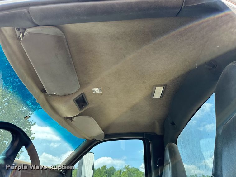 image for item OC9050 2003 GMC C7500  truck cab and chassis