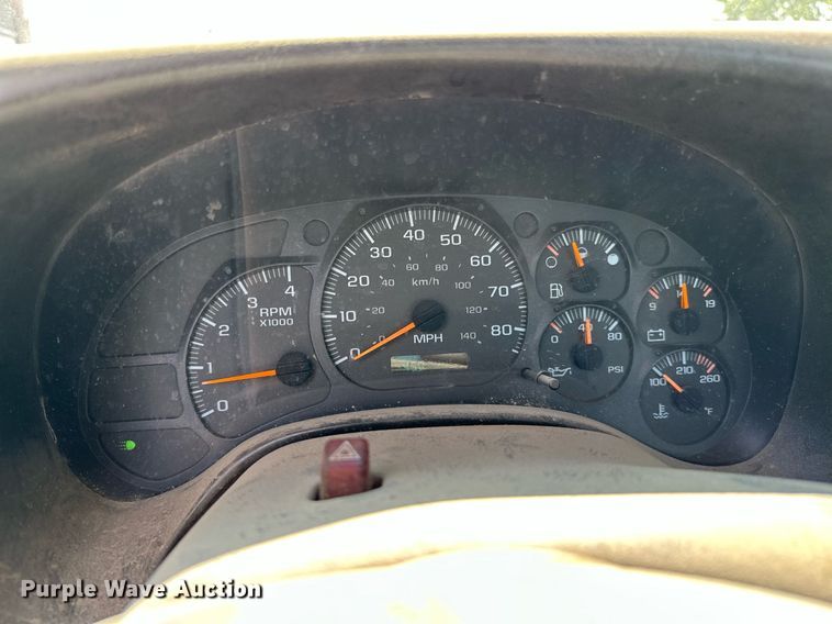 image for item OC9050 2003 GMC C7500  truck cab and chassis