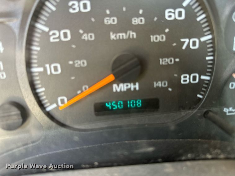 image for item OC9050 2003 GMC C7500  truck cab and chassis