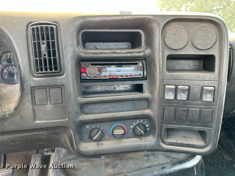 image for item OC9050 2003 GMC C7500  truck cab and chassis