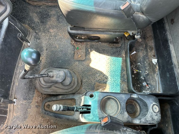 image for item OC9050 2003 GMC C7500  truck cab and chassis