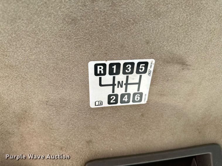 image for item OC9050 2003 GMC C7500  truck cab and chassis