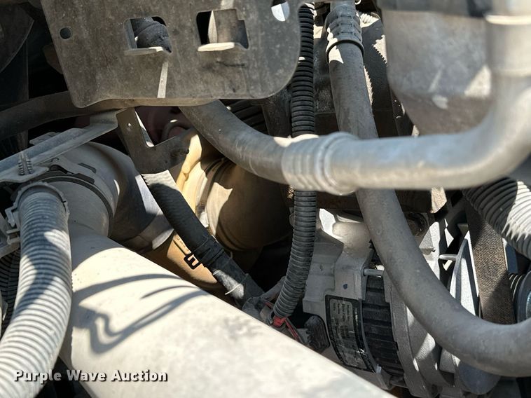 image for item OC9050 2003 GMC C7500  truck cab and chassis