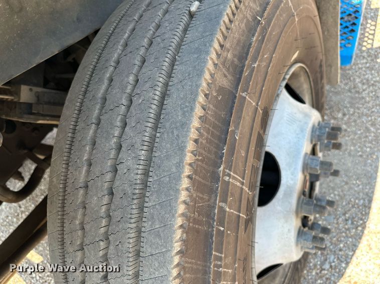 image for item OC9050 2003 GMC C7500  truck cab and chassis