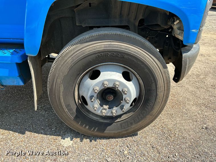 image for item OC9050 2003 GMC C7500  truck cab and chassis