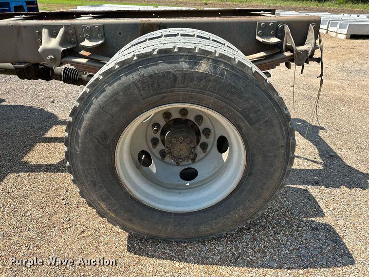 image for item OC9050 2003 GMC C7500  truck cab and chassis