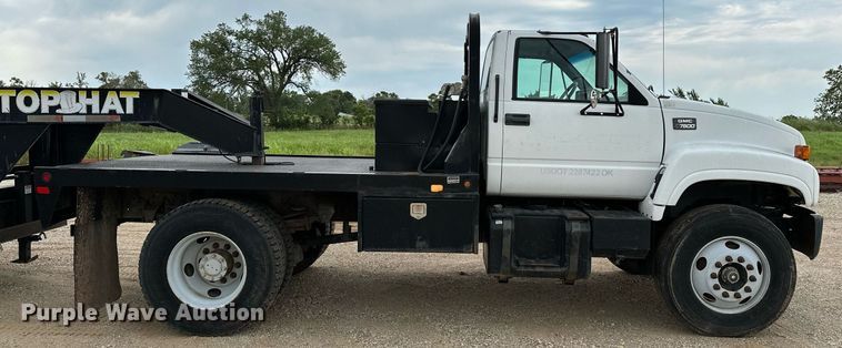 image for item OC9066 1998 GMC C7500  flatbed truck