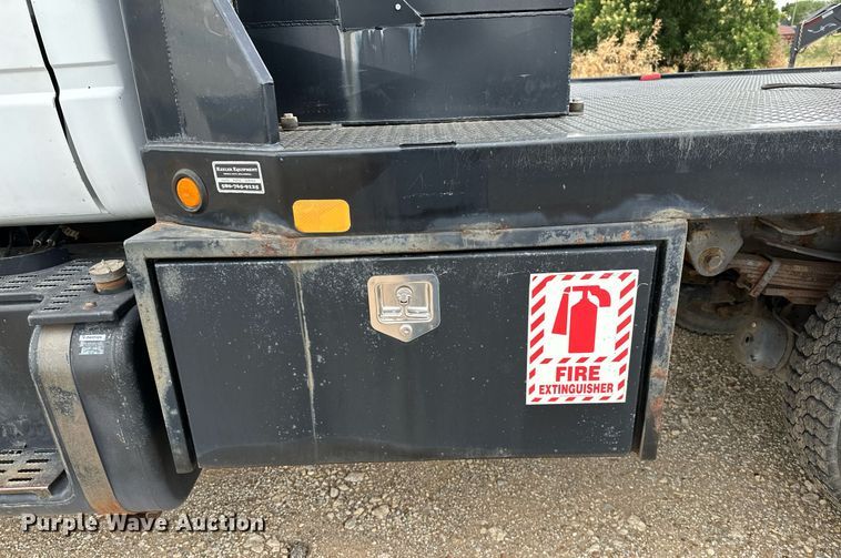 image for item OC9066 1998 GMC C7500  flatbed truck