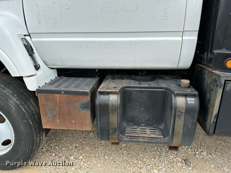 image for item OC9066 1998 GMC C7500  flatbed truck