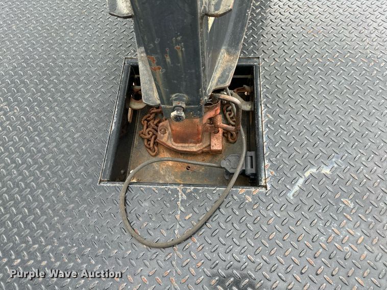 image for item OC9066 1998 GMC C7500  flatbed truck